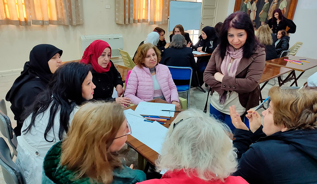 Durante tres meses, las mujeres del proyecto hacen manualidades, escuchan charlas e intercambian experiencias