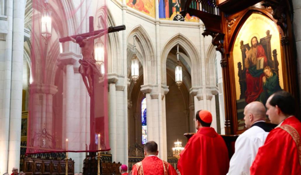 Celebración del Viernes Santo en la catedral de la Almudena