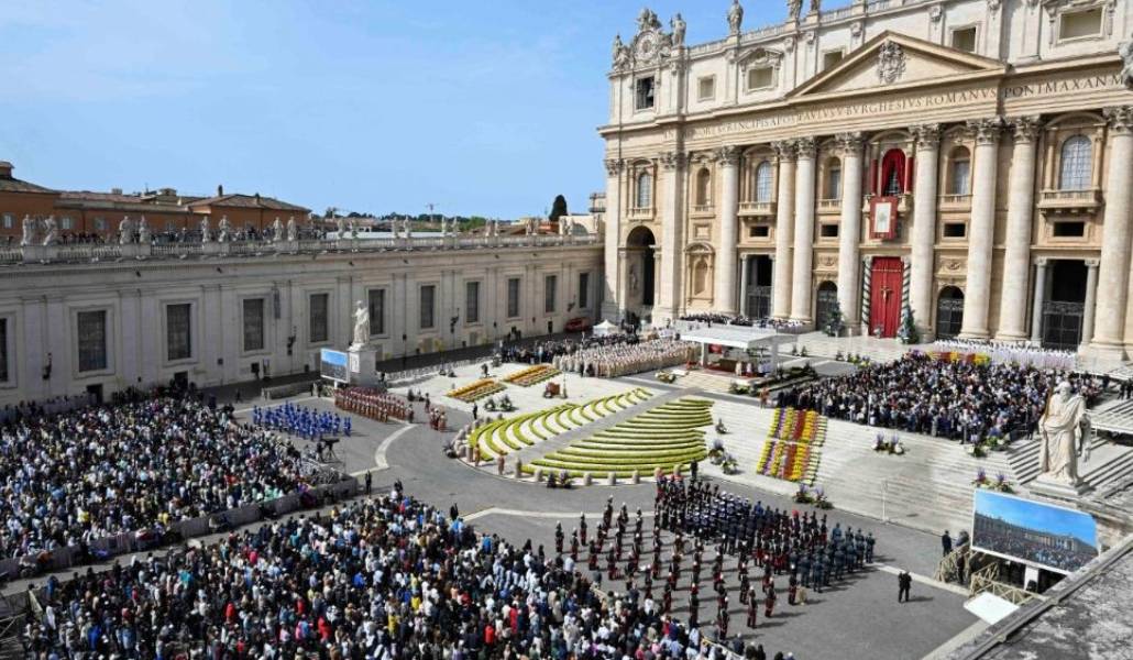 Imagen general de la plaza de San Pedro en este Domingo de Resurrección