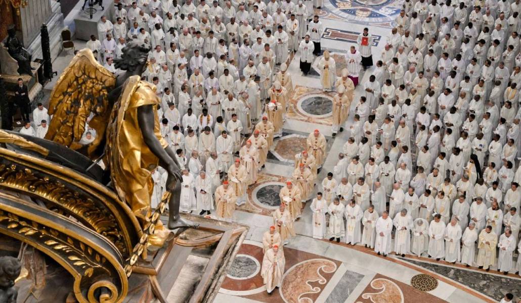 Imagen general de la Misa Crismal de este Jueves Santo en el Vaticano