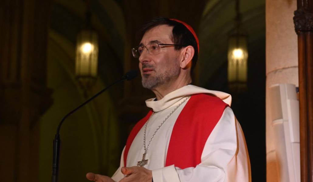 El cardenal José Cobo durante el vía crucis diocesano este Miércoles Santo