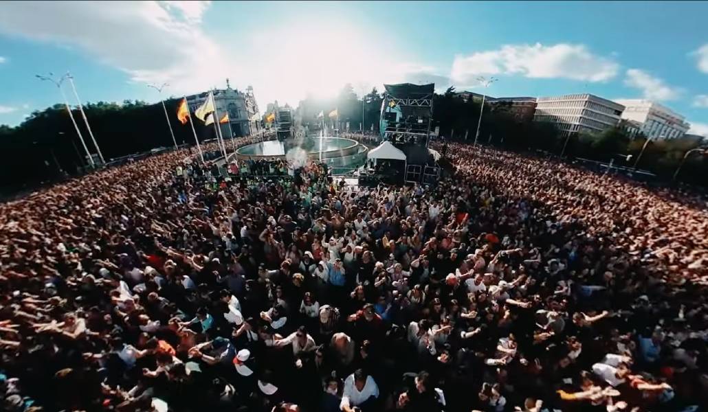Una plaza de Cibeles abarrotada durante una edición anterior de la Fiesta de la Resurrección
