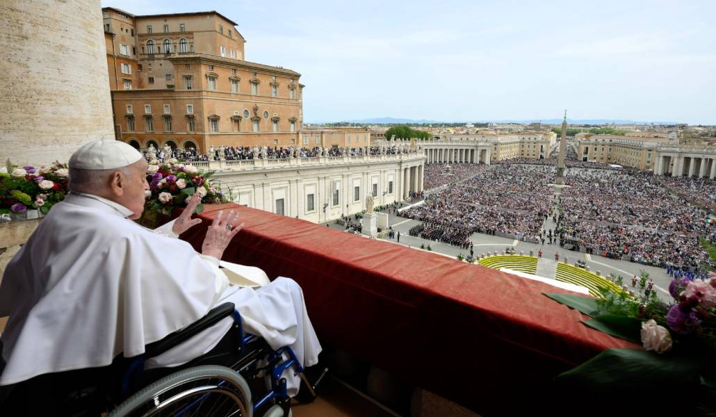 El Papa Francisco en la logia central de la basílica de San Pedro el Domingo de Resurrección
