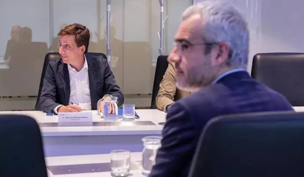 Martínez-Almeida y Lucena durante la reunión.