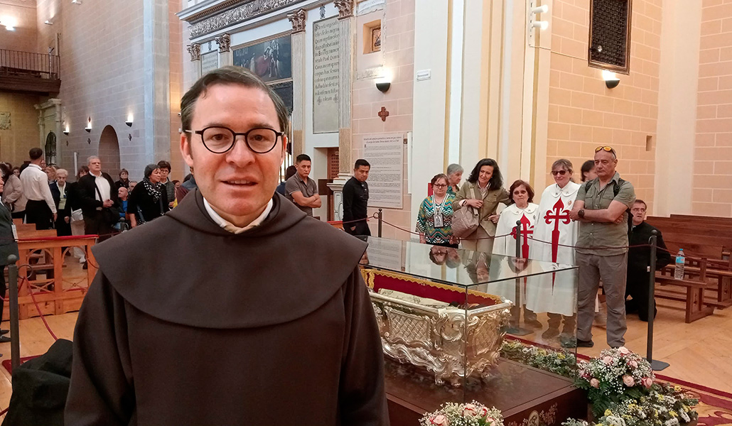 El padre Miguel Ángel González, prior de los Carmelitas Descalzos de Alba de Tormes
