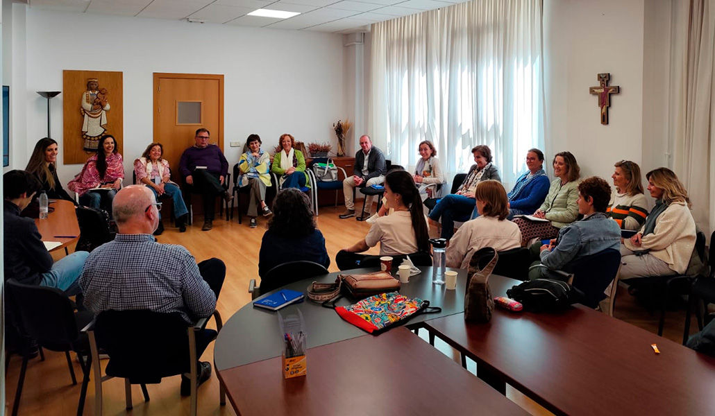 Un momento de la formación de los Centros de Escucha