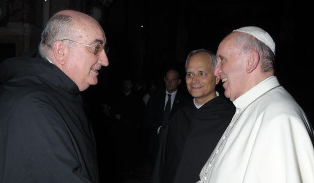 Juárez y Prevost con el Papa Francisco.