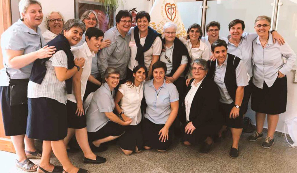 Foto de familia de una de las comunidades de las Hijas de la Caridad en España