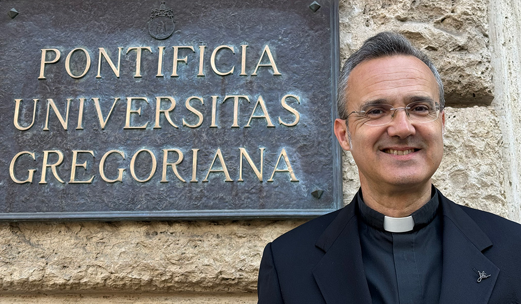 Alonso-Lasheras divide su tiempo entre la Universidad Pontificia Comillas y la Gregoriana, de Roma