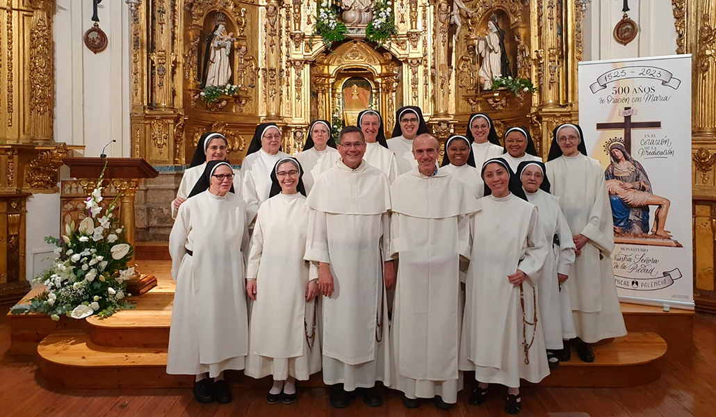 Las dominicas de Palencia durante una visita del Maestro de la orden el año pasado