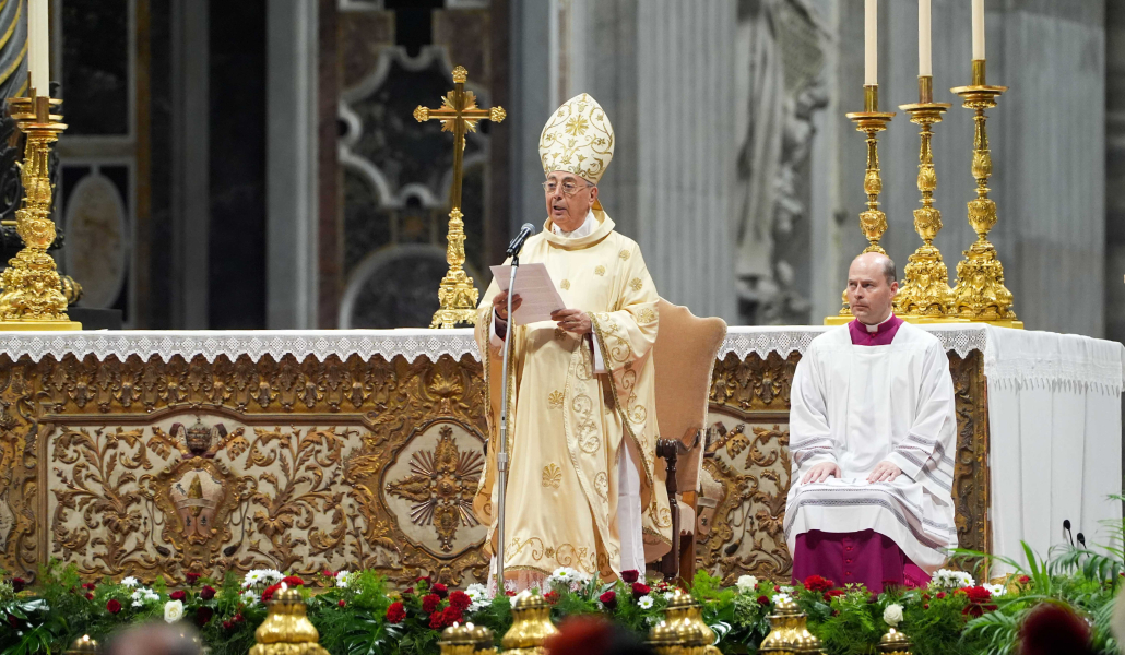 Mamberti durante la Misa