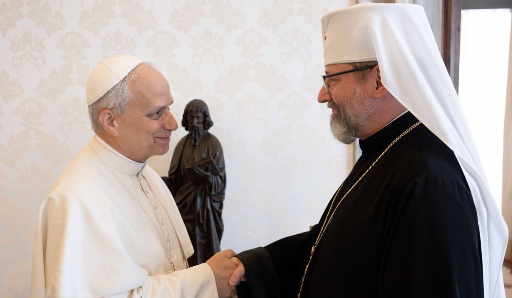 El Santo Padre saluda a Shevchuk.