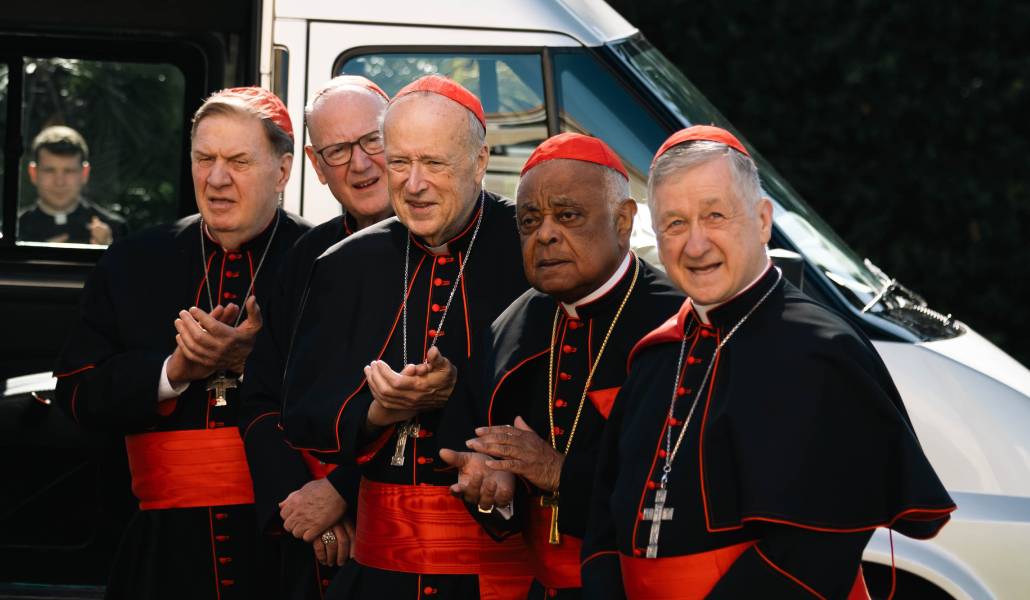 El cardenal afroamericano Wilton Gregory, con los demás electores de Estados Unidos a punto de entrar en el cónclave.