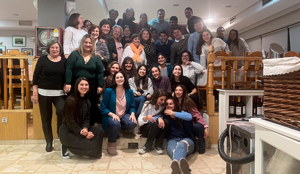 Parte del grupo de jóvenes