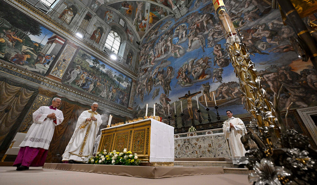 Su primer acto fue la Misa con los cardenales en la Capilla Sixtina, el viernes 9