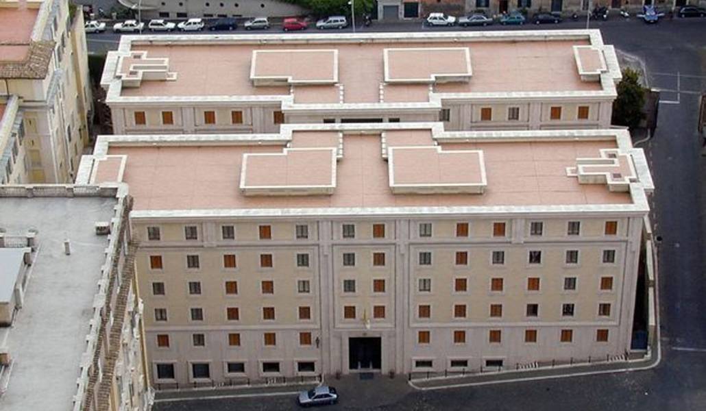 Visión aérea de Casa Santa Marta, que se blinda de cara al cónclave.