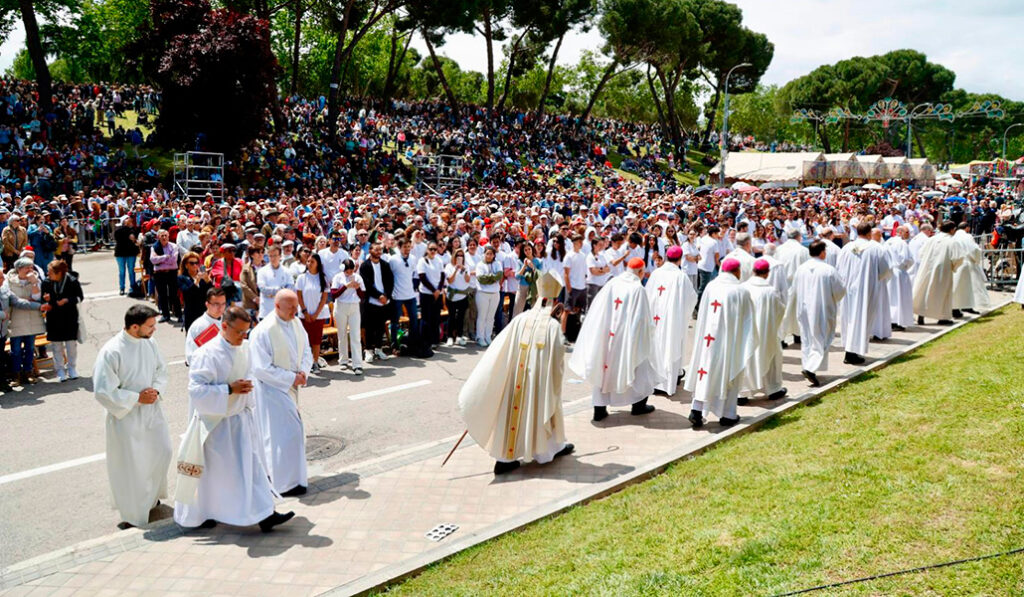 Cobo, con los auxiliares Vicente Martín y José Antonio Álvarez, y los venezolanos cardenal Baltazar Porras y Ulises Gutiérrez