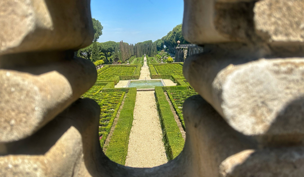 Vista a uno de los jardines de la residencia papal de Castel Gandolfo en la que se encuentra el proyecto Borgo Laudato Si' que León XIV ha visitado