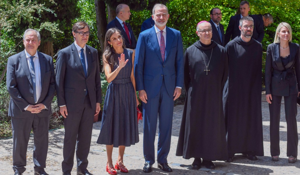 Los reyes con los monjes de Montserrat y con Salvador Illa