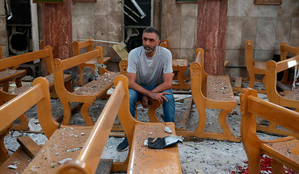 Un hombre en el lugar del atentado