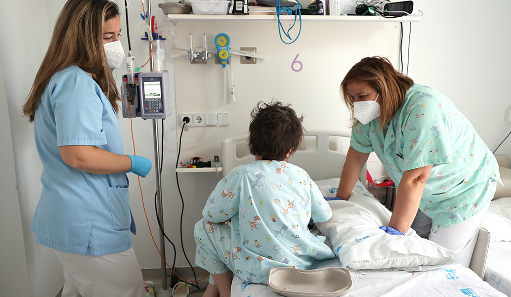El madrileño Hospital Niño Jesús, donde trabaja Navarro, ofrece paliativos en el centro y a domicilio