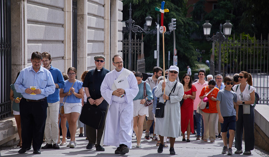 Los misioneros peregrinaron desde el Templo Nacional de Santa Teresa de Jesús, en plaza de España