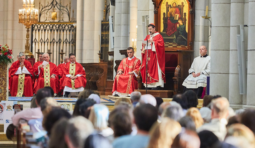 El cardenal Cobo durante la celebración que marca «el final de la Pascua y el inicio de la misión»