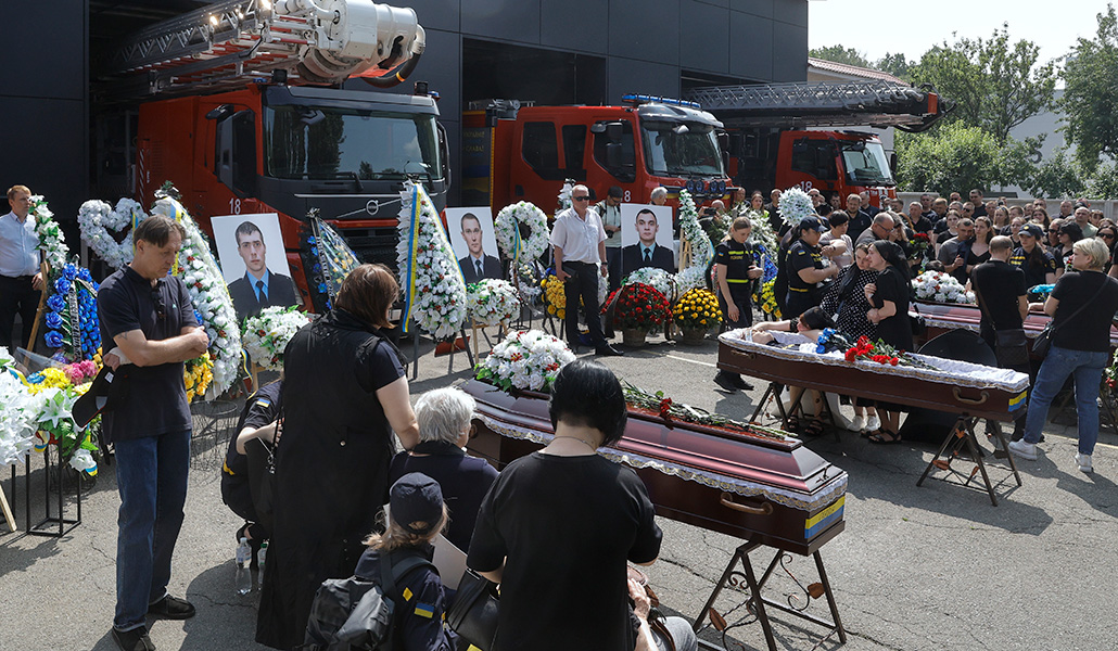 Uno de los ataques rusos del día 6 acabó con la vida de tres rescatistas mientras respondían a las primeras explosiones