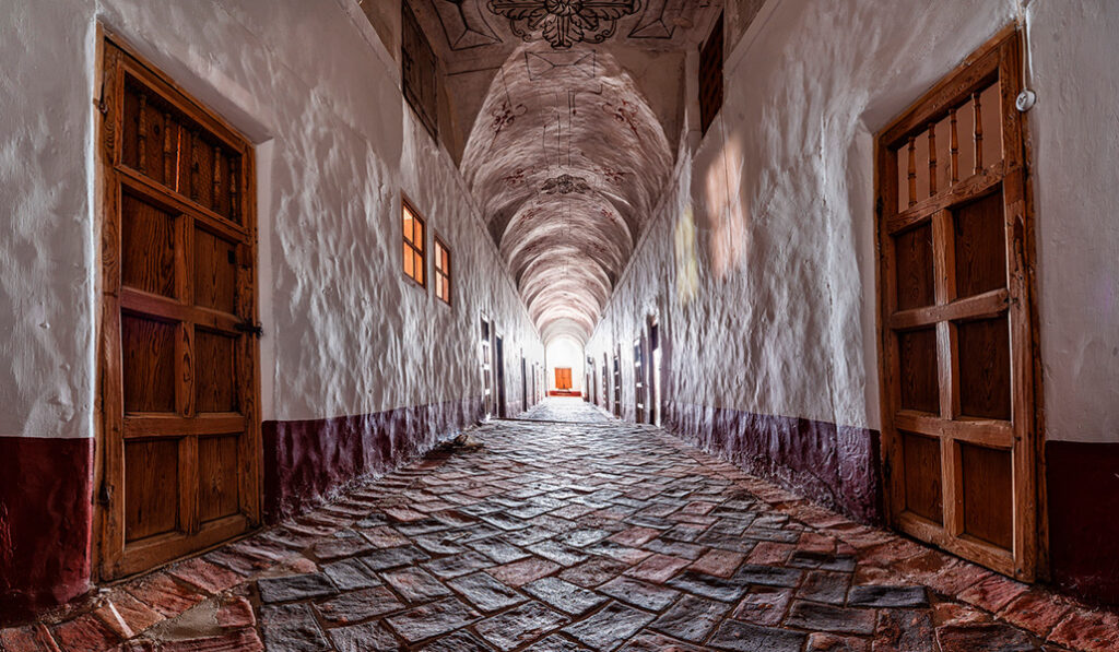Uno de los pasillos del edificio recuperado