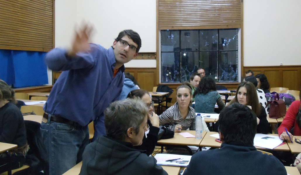 La fundación también trabaja en los centros educativos promoviendo la paz