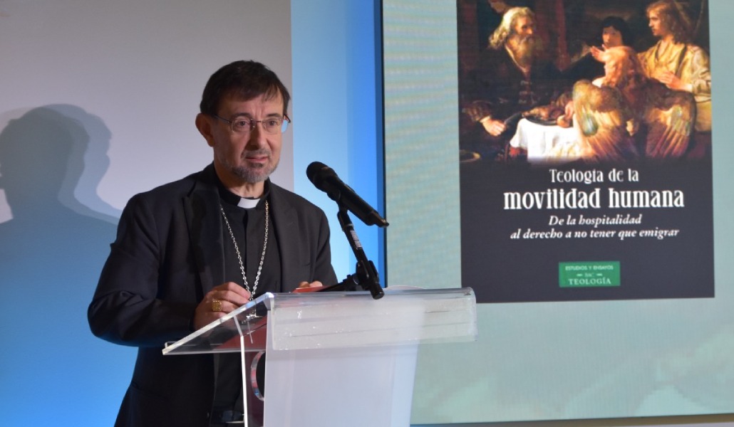 El cardenal Cobo durante la presentación del libro de la BAC