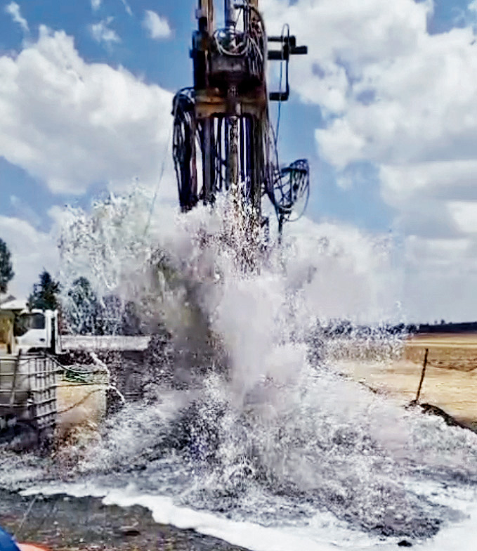 Uno de los pozos excavados por la fundación que preside Paco Moreno