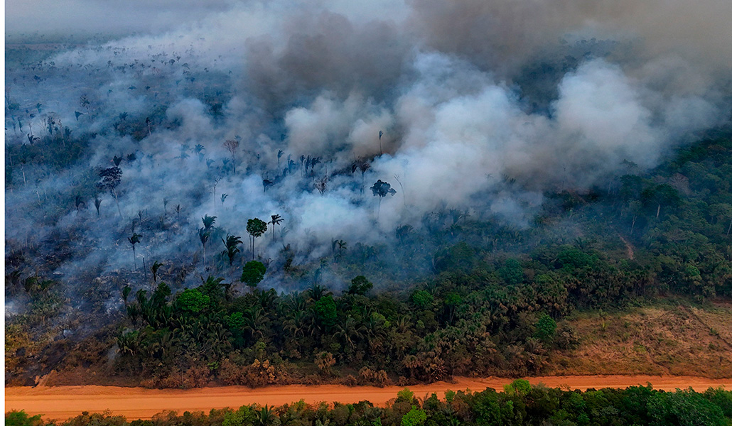 Incendio provocado en los márgenes de la autopista trasnamazónica cerca de Labrea, el 4 de septiembre de 2024