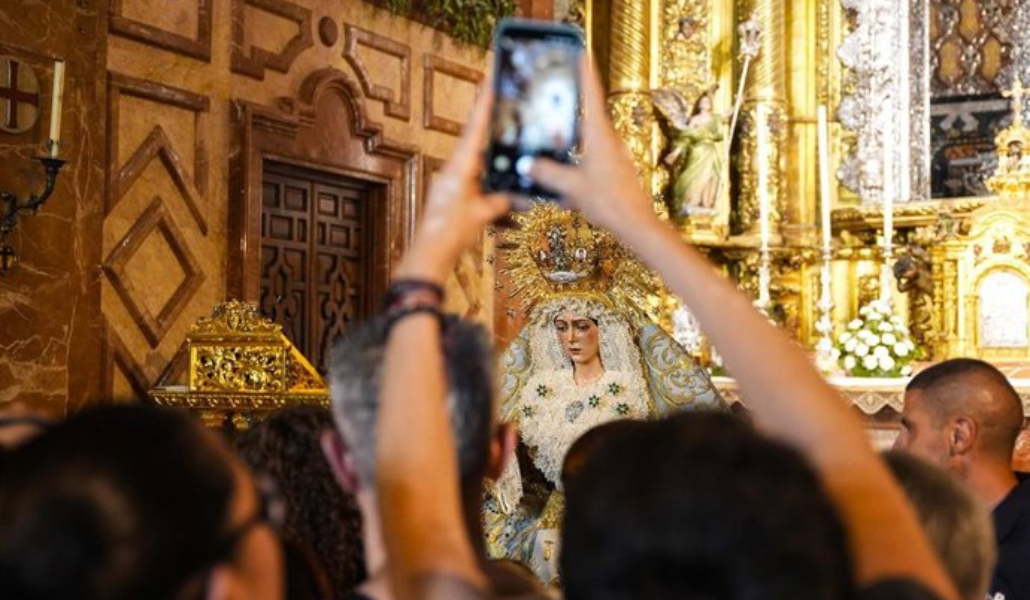 Imágenes de la veneración de Nuestra Señora de la Esperanza Macarena