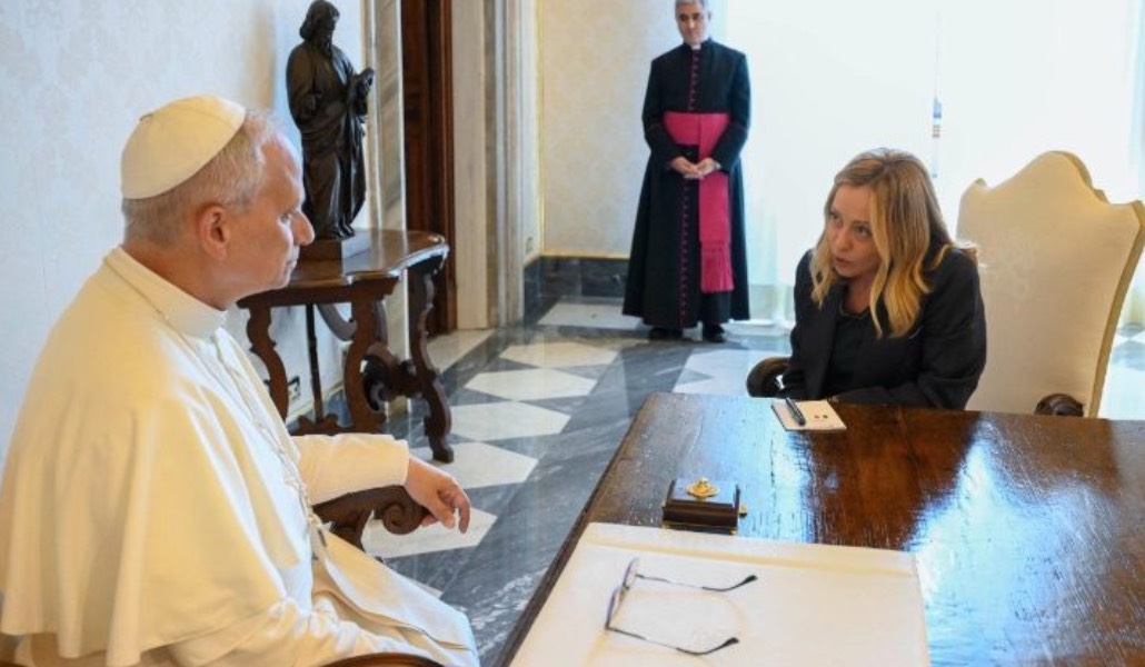 Un momento de la conversación entre el Santo Padre y la primera ministra.