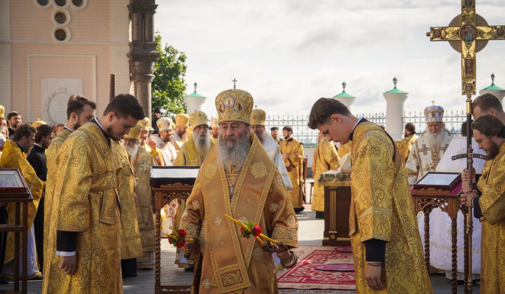 Onofre revestido durante una celebración en el monasterio de las Cuevas de Kiev, el Pechersk Lavra en julio de 2023.