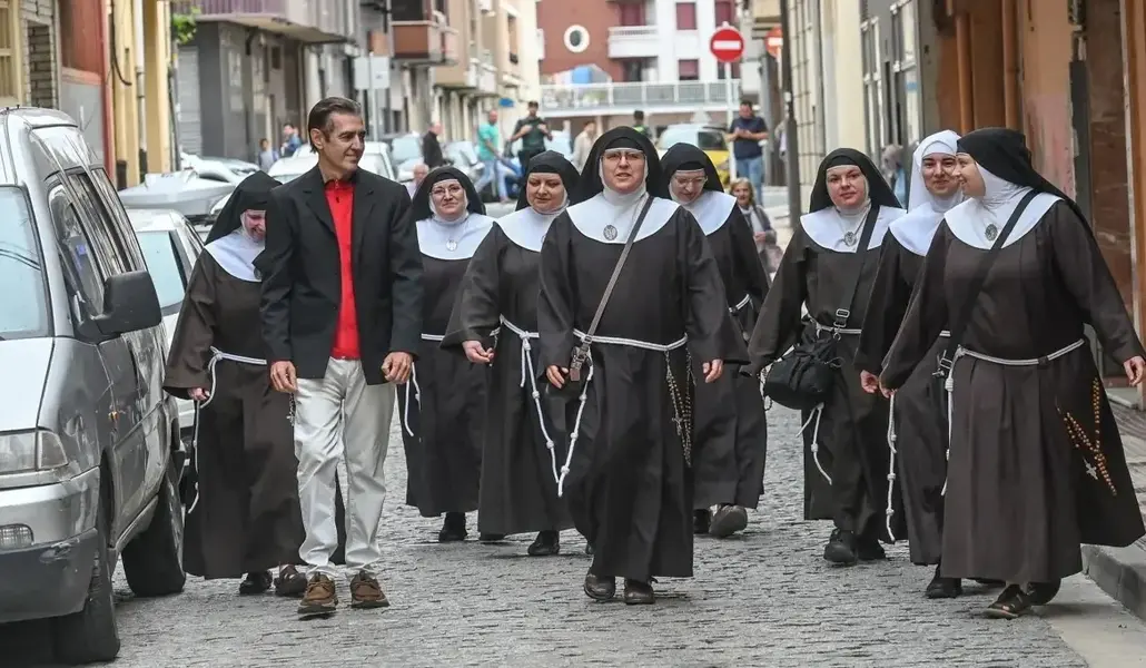 Las exmonjas de Belorado llegando al juzgado de Briviesca. Foto: R. Ordóñez.