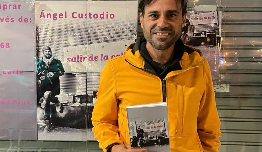 «Ser libre es disponer de tu vida de una manera digna. Estar en la calle no lo consigue», dice Ángel Custodio.