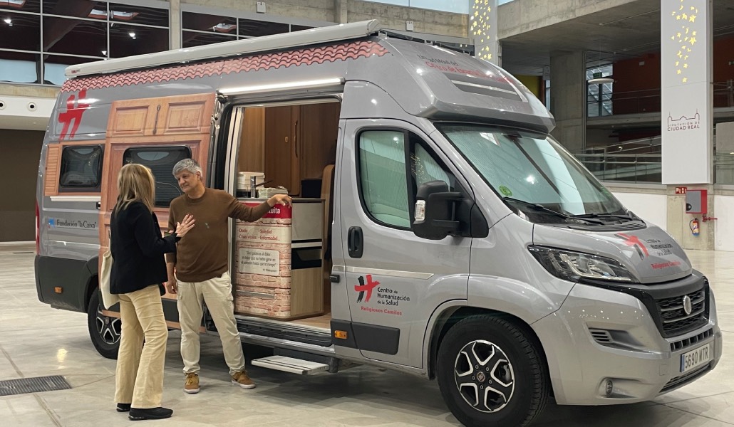 Rodil en la furgoneta de la UMI, con la que atiende situaciones críticas