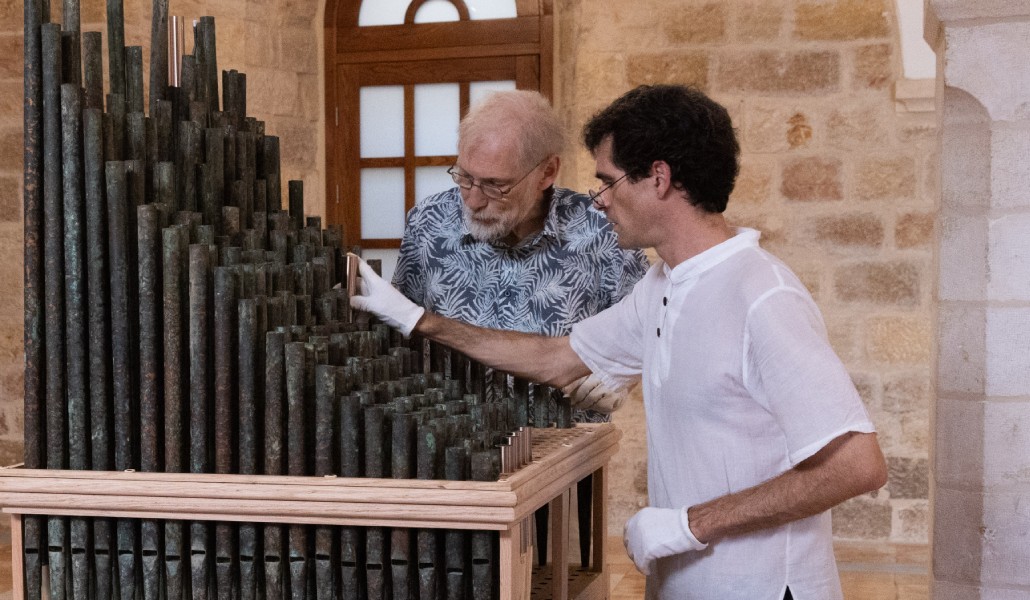 David Catalunya pone a punto el órgano de Belén. Foto cedida por David Catalunya.