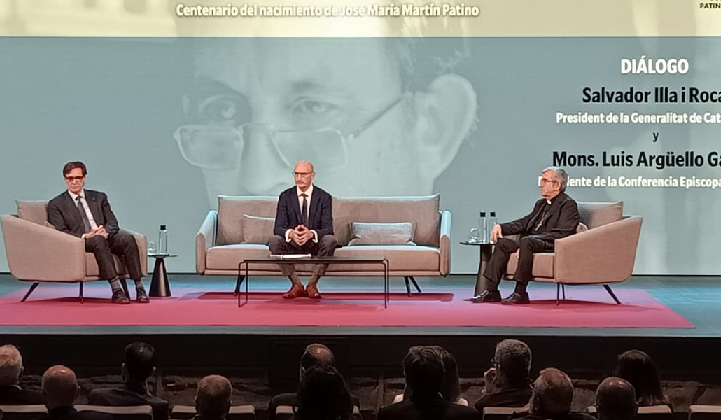 Illa y Argüello, junto a Jesús Avezuela, en el auditorio de la Fundación Pablo VI