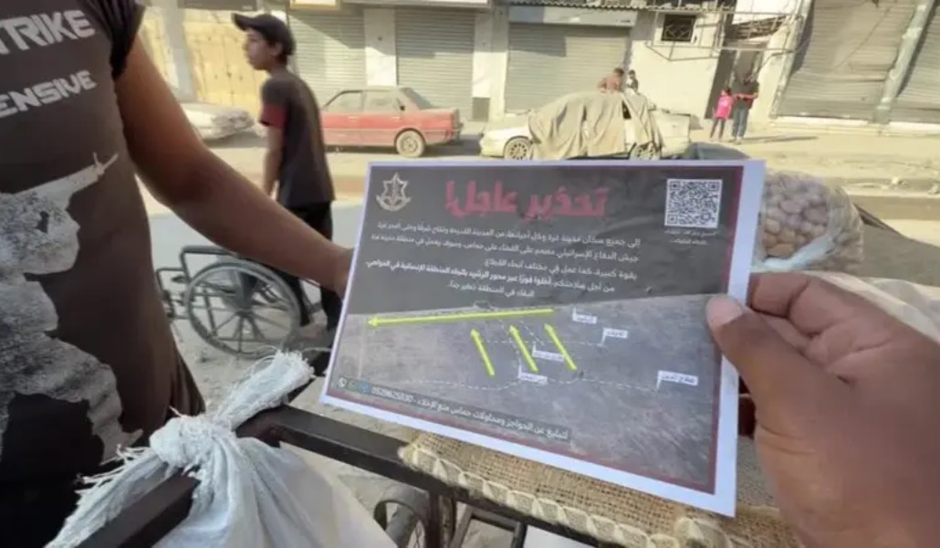 Hoja lanzada sobre la ciudad de Gaza con el mapa de la evacuación.