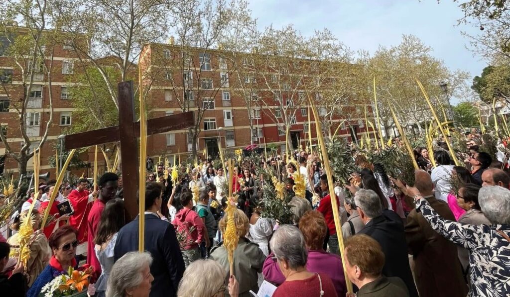 Las calles de Campamento acogen muchas procesiones