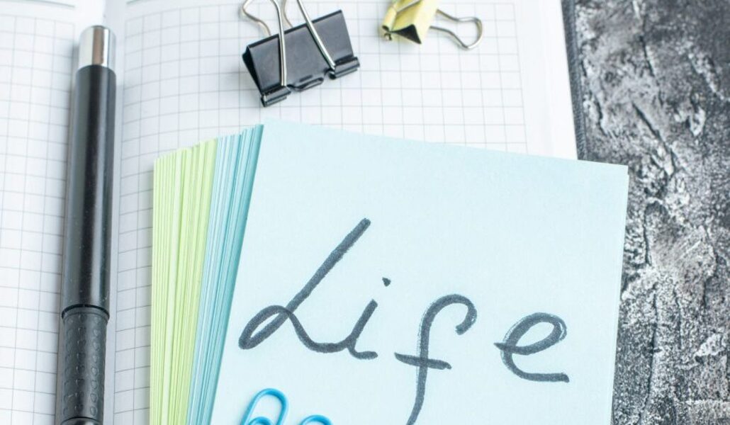 Según el estudio, la dificultad de acceder a la atención a la salud mental gratuita es parte del problema. Foto: Freepik.