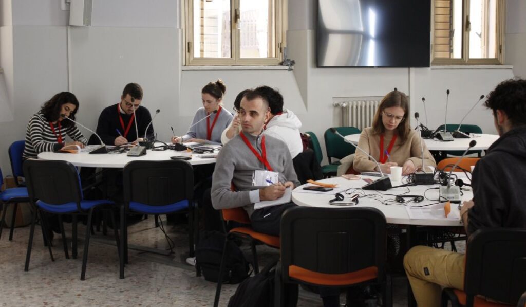Representantes de varias organizaciones contra la trata en la sede en Roma de la UISG en 2023.