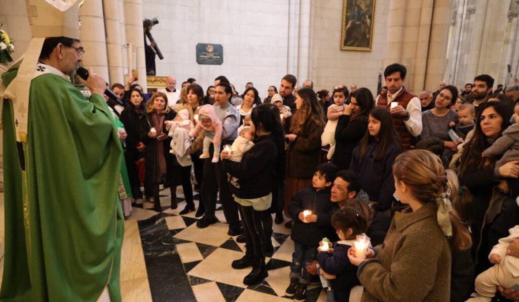 Un momento del encuentro del cardenal Cobo con las familias. Foto: Archimadrid.