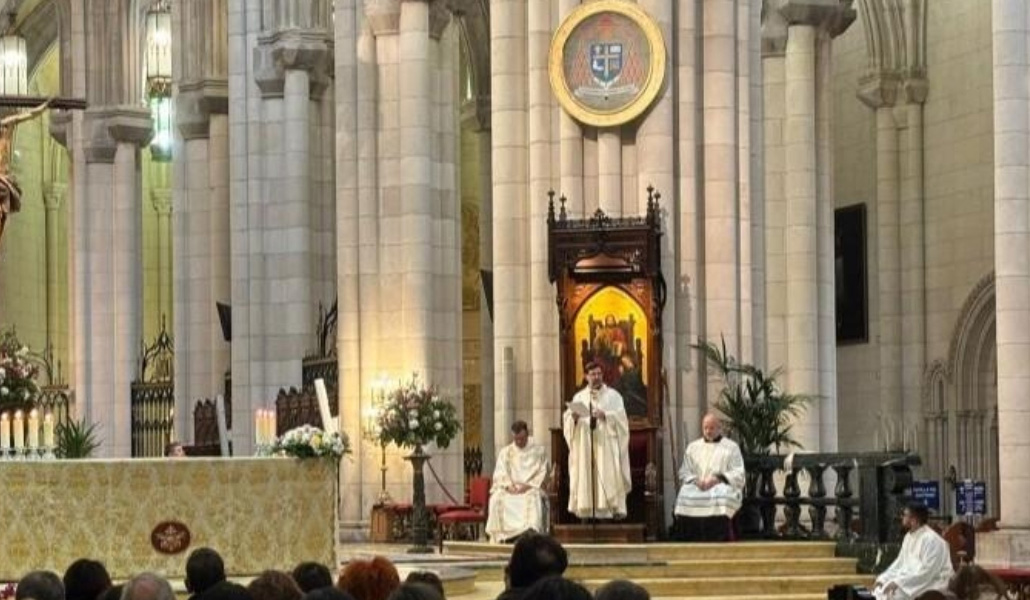 Cobo durante la Eucaristía en la Almudena.