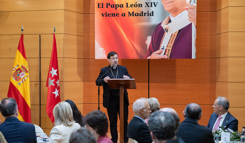 José Cobo durante el desayuno