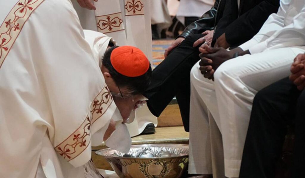 Momento del lavatorio de los pies.