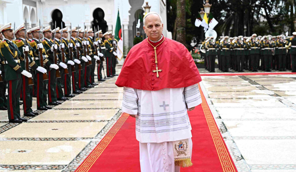 El Papa a su llegada a Argel.